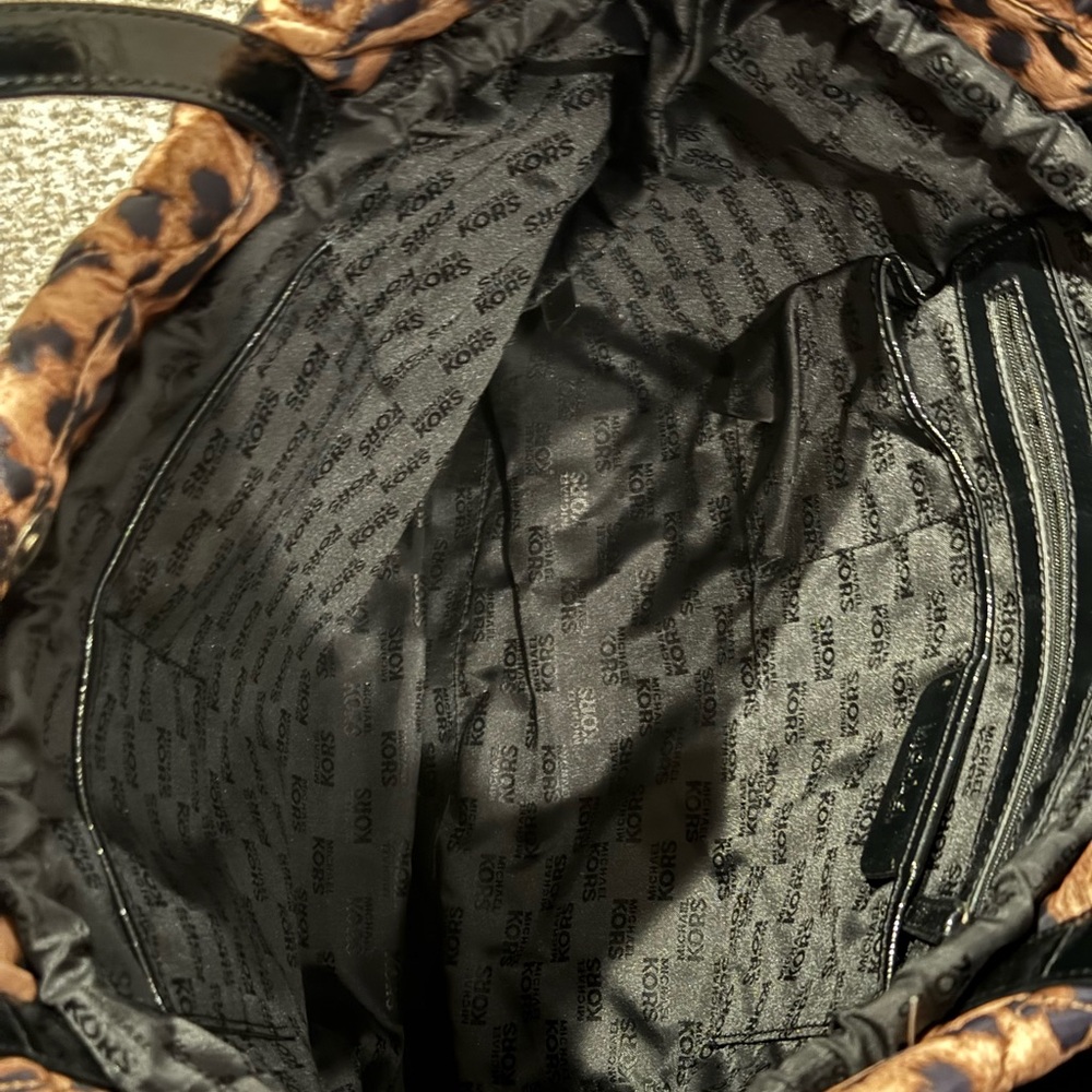 Michael Kors Animal Print Tote with‎ Black Straps - Picture 4 of 5